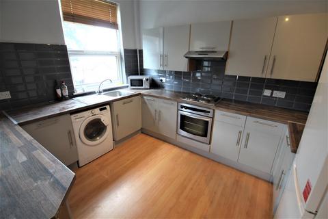 3 bedroom apartment to rent, Kelso Road, Hyde Park, Leeds, LS2 9PR