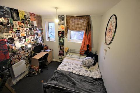 3 bedroom apartment to rent, Kelso Road, Hyde Park, Leeds, LS2 9PR