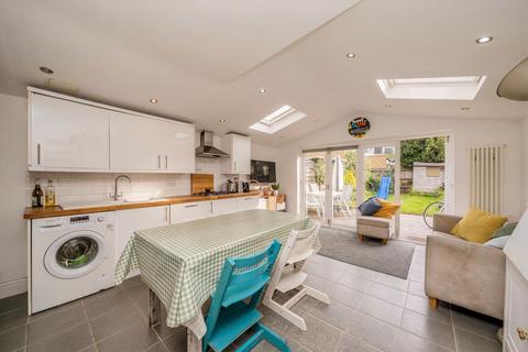 2 bedroom flat for sale, Haydons Road, London SW19