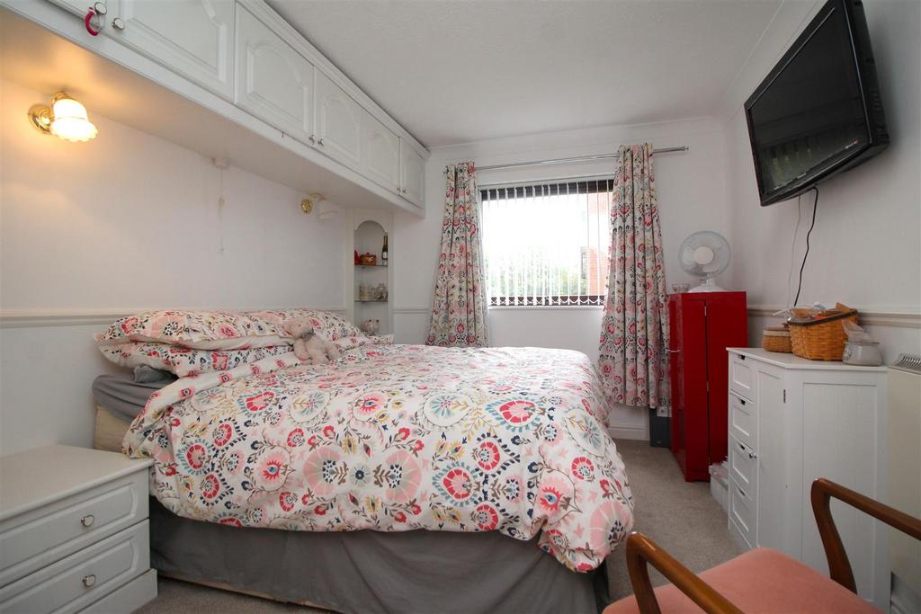 Bedroom 1 .JPG