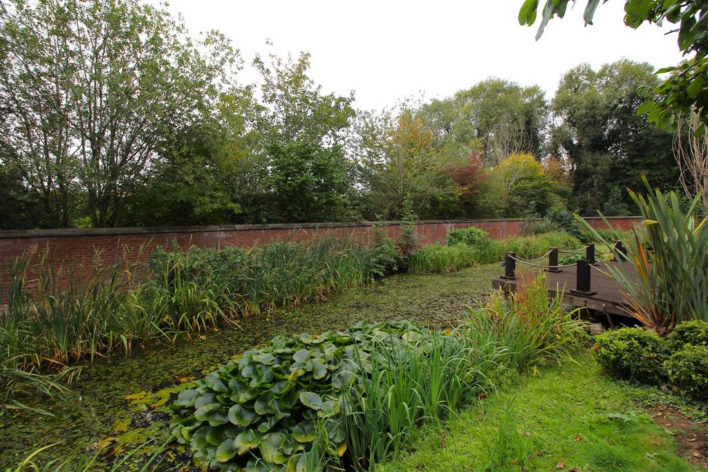 Communal grounds.JPG