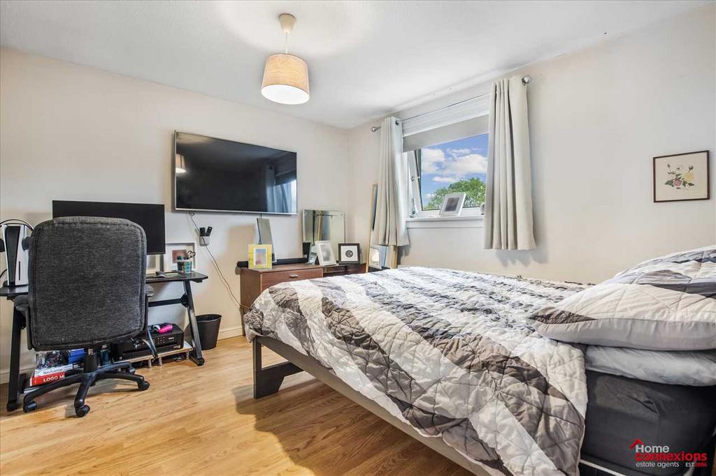 Bedroom One (3)