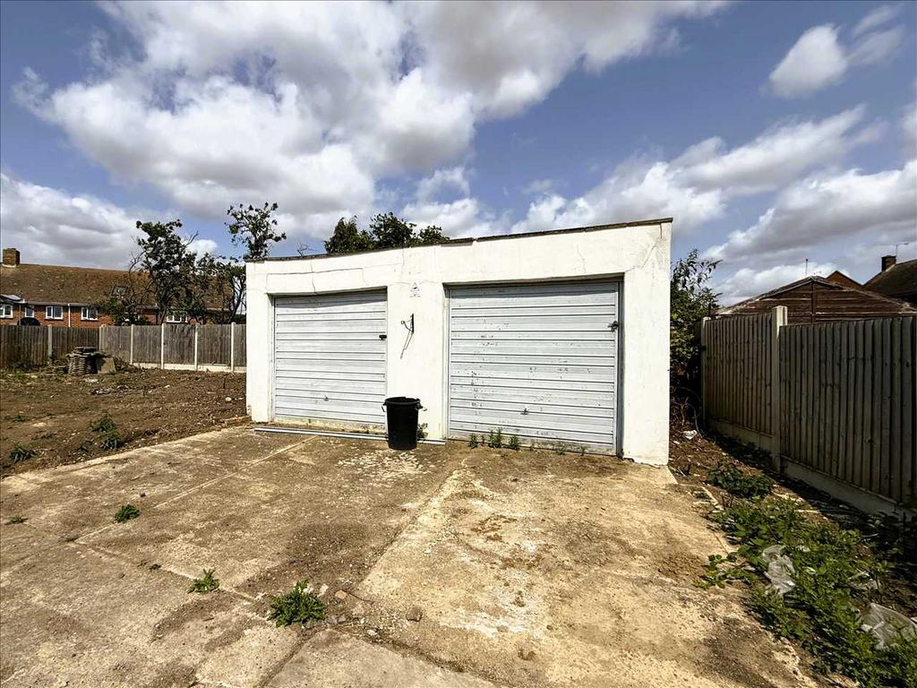 Garages &amp;