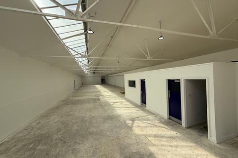 Warehouse to rent, Porters Wood St Albans AL3 6PQ
