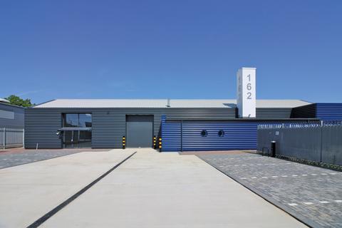 Warehouse to rent, 162 Great North Rd Hatfield AL9 5JN