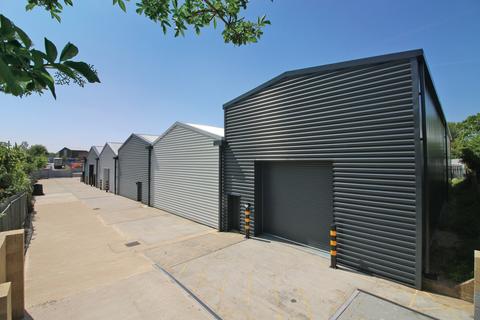 Warehouse to rent, 162 Great North Rd Hatfield AL9 5JN