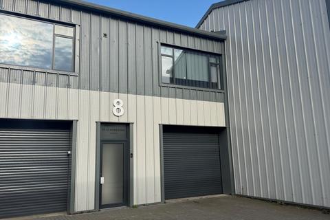 Warehouse to rent - Brownfields Welwyn Garden City AL7 1AN