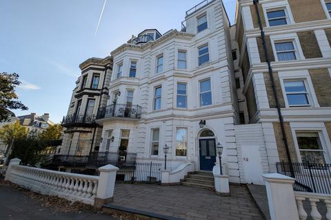 1 bedroom flat to rent, Trinity Crescent, Folkestone, Kent, CT20