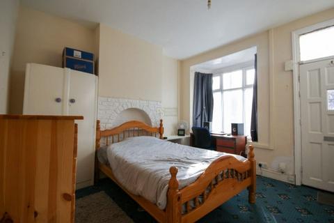 3 bedroom terraced house to rent, Alton Road, Birmingham B29