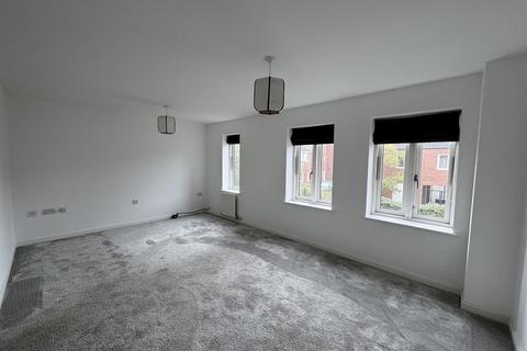 4 bedroom semi-detached house to rent, Delves Road, Altrincham