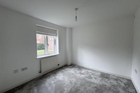 4 bedroom semi-detached house to rent, Delves Road, Altrincham