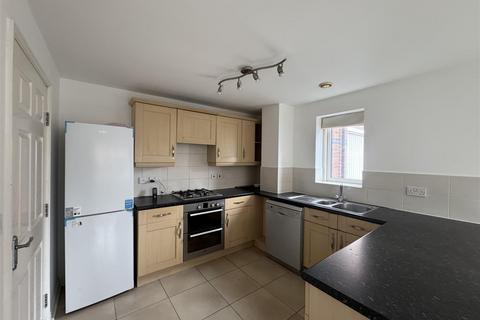 4 bedroom semi-detached house to rent, Delves Road, Altrincham