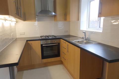 3 bedroom semi-detached house to rent, Princes Way, Ruislip