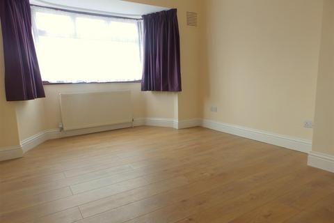 3 bedroom semi-detached house to rent, Princes Way, Ruislip
