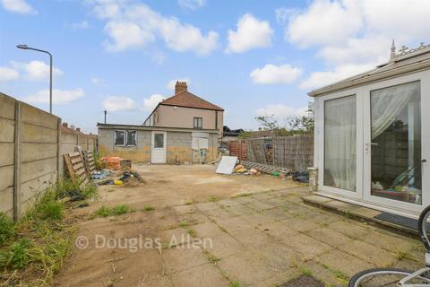 3 bedroom end of terrace house for sale, Gordon Road, Ilford, Essex