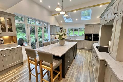 4 bedroom semi-detached house for sale, Old Road, Mottram, Hyde