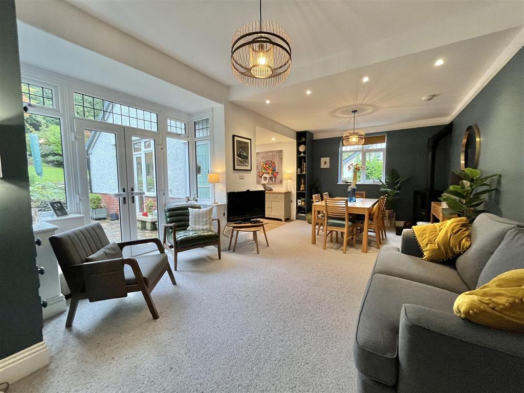 Sitting/Dining Room