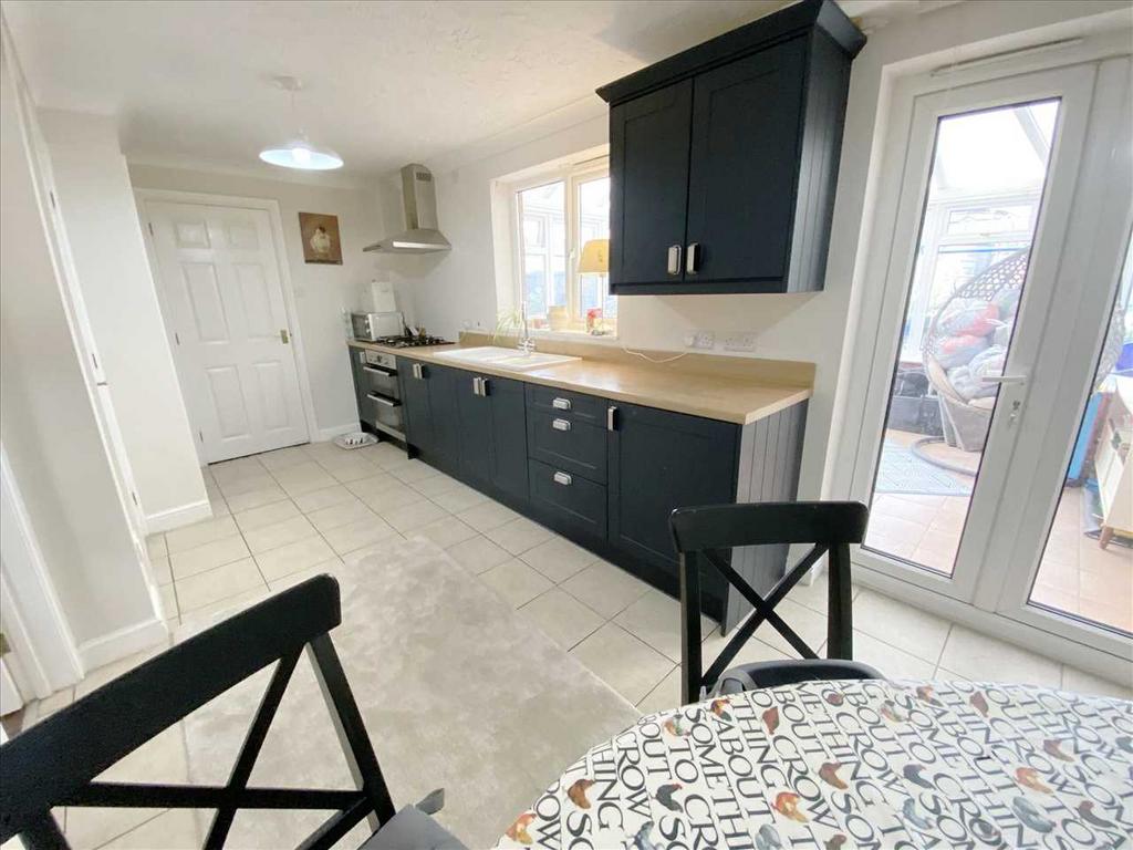 Dining Kitchen: