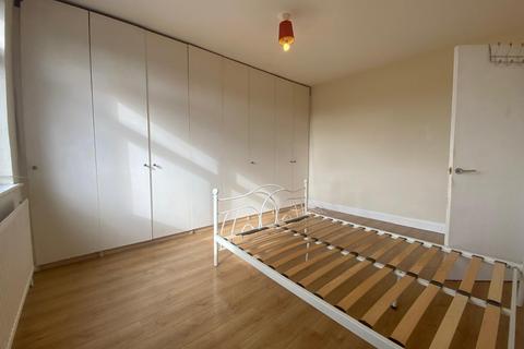 3 bedroom maisonette to rent, Buckingham Road, Edgware, Greater London, HA8