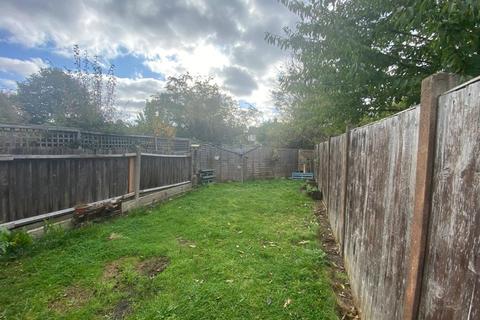 3 bedroom maisonette to rent, Buckingham Road, Edgware, Greater London, HA8