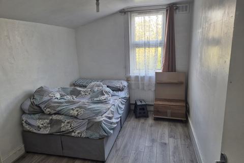 1 bedroom in a house share to rent, New City Road, London E13