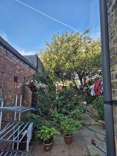 1 bedroom in a house share to rent, New City Road, London E13