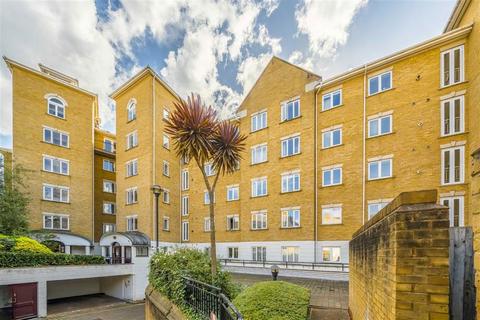 Island Row, London E14