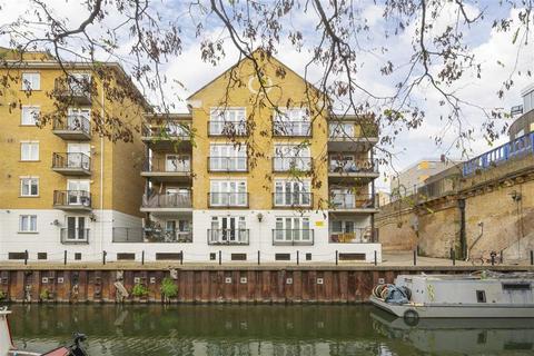Island Row, London E14