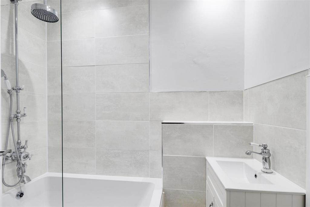 Bathroom 2.jpg