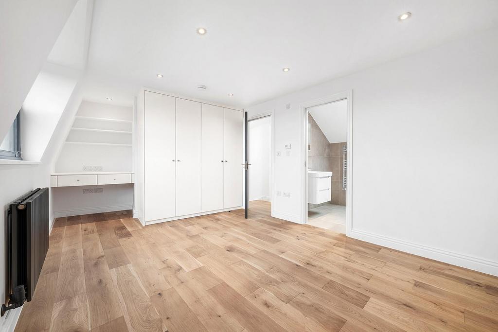 Bedroom 1 (3).JPG