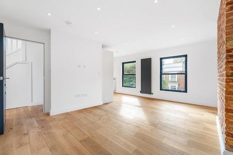 2 bedroom flat for sale, Fernlea Road, London SW12