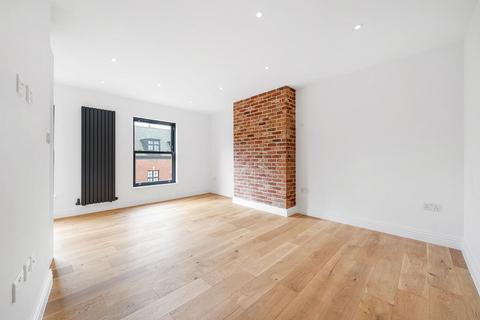 2 bedroom flat for sale, Fernlea Road, London SW12