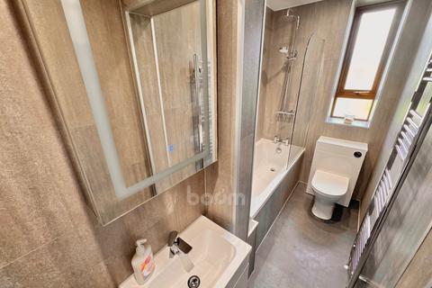 22 Bathville Road, Kilbirnie, KA25 6AJ
