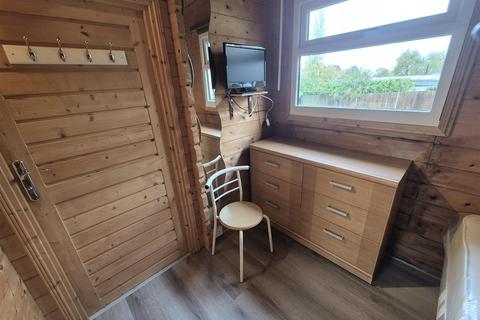 undefined, SALMONS ROAD, EFFINGHAM, KT24