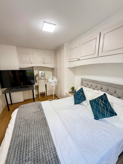 1 bedroom in a house share to rent, Briar Close, Hampton TW12