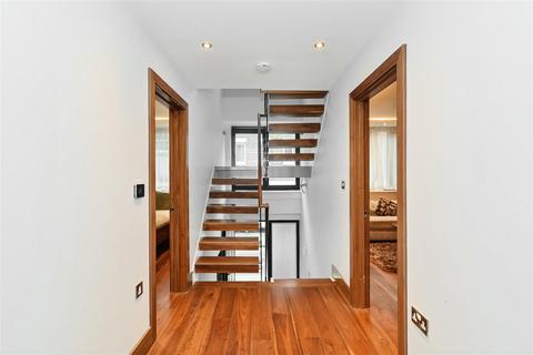 undefined, Cato Street, Marylebone, London