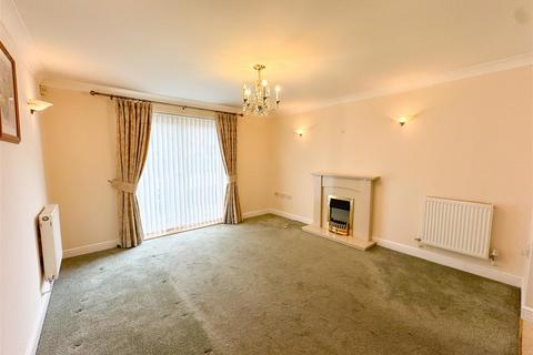 2 bedroom flat for sale, Royal Court, Worksop S80