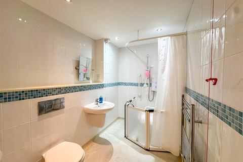 2 bedroom flat for sale, Royal Court, Worksop S80