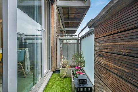 2 bedroom flat for sale, Peacock Place, London, N1