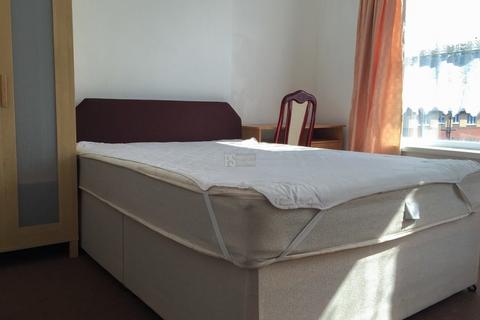 3 bedroom terraced house to rent, Umberslade Road, Birmingham B29