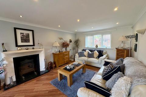 4 bedroom detached house for sale, Raleigh Close Old Hall, Warrington