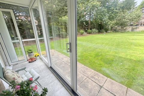 2 bedroom flat for sale, The Avenue, Branksome Park, Poole, BH13