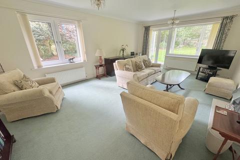 2 bedroom flat for sale, The Avenue, Branksome Park, Poole, BH13