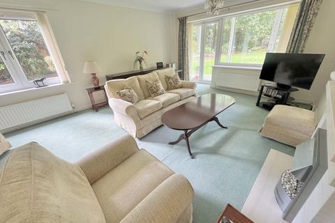 2 bedroom flat for sale, The Avenue, Branksome Park, Poole, BH13