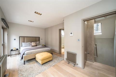 undefined, Warren Mews, London W1T