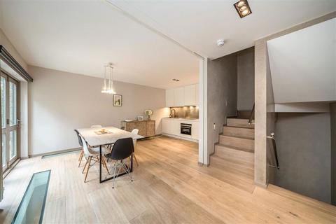 undefined, Warren Mews, London W1T