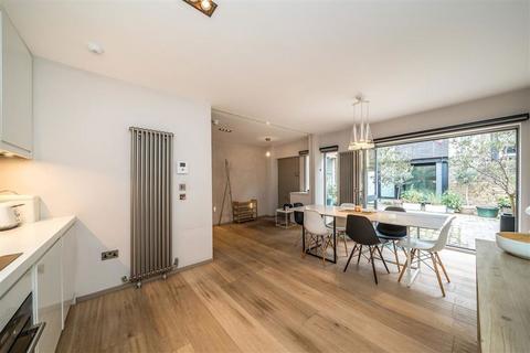 undefined, Warren Mews, London W1T