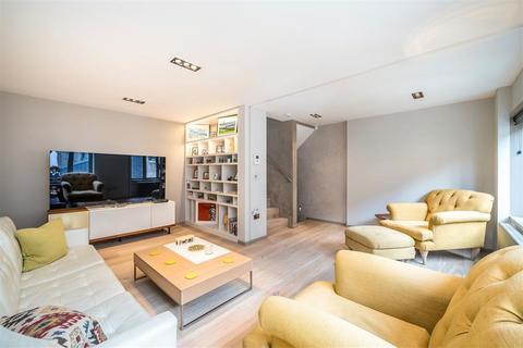 undefined, Warren Mews, London W1T