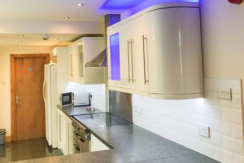 6 bedroom terraced house to rent, Heeley Road, Birmingham B29