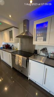 6 bedroom terraced house to rent, Heeley Road, Birmingham B29